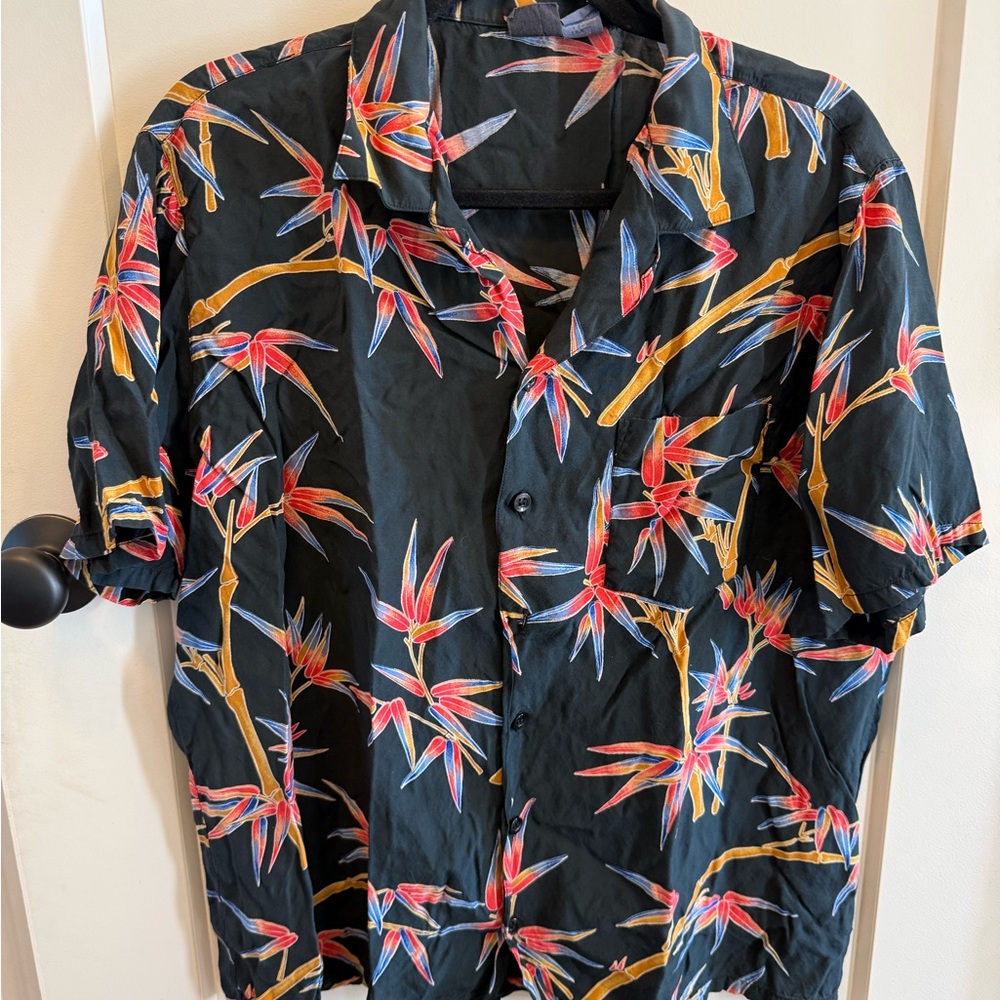 VIP Black Short-Sleeve Button-Down Shirt with Red & Gold Tropical Print